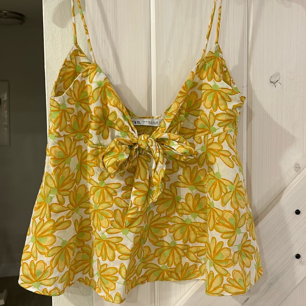 Zara floral tie front top size small
